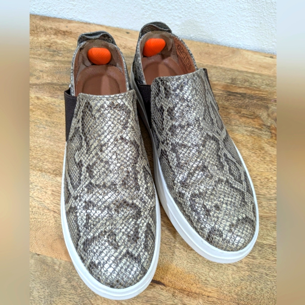 GENTLE SOUL By Kenneth Kole Snakeskin Embossed Slip-On Shoes